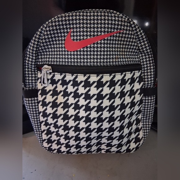 Nike Sportswear Futura 365 Mini Backpack - Picture 2 of 6
